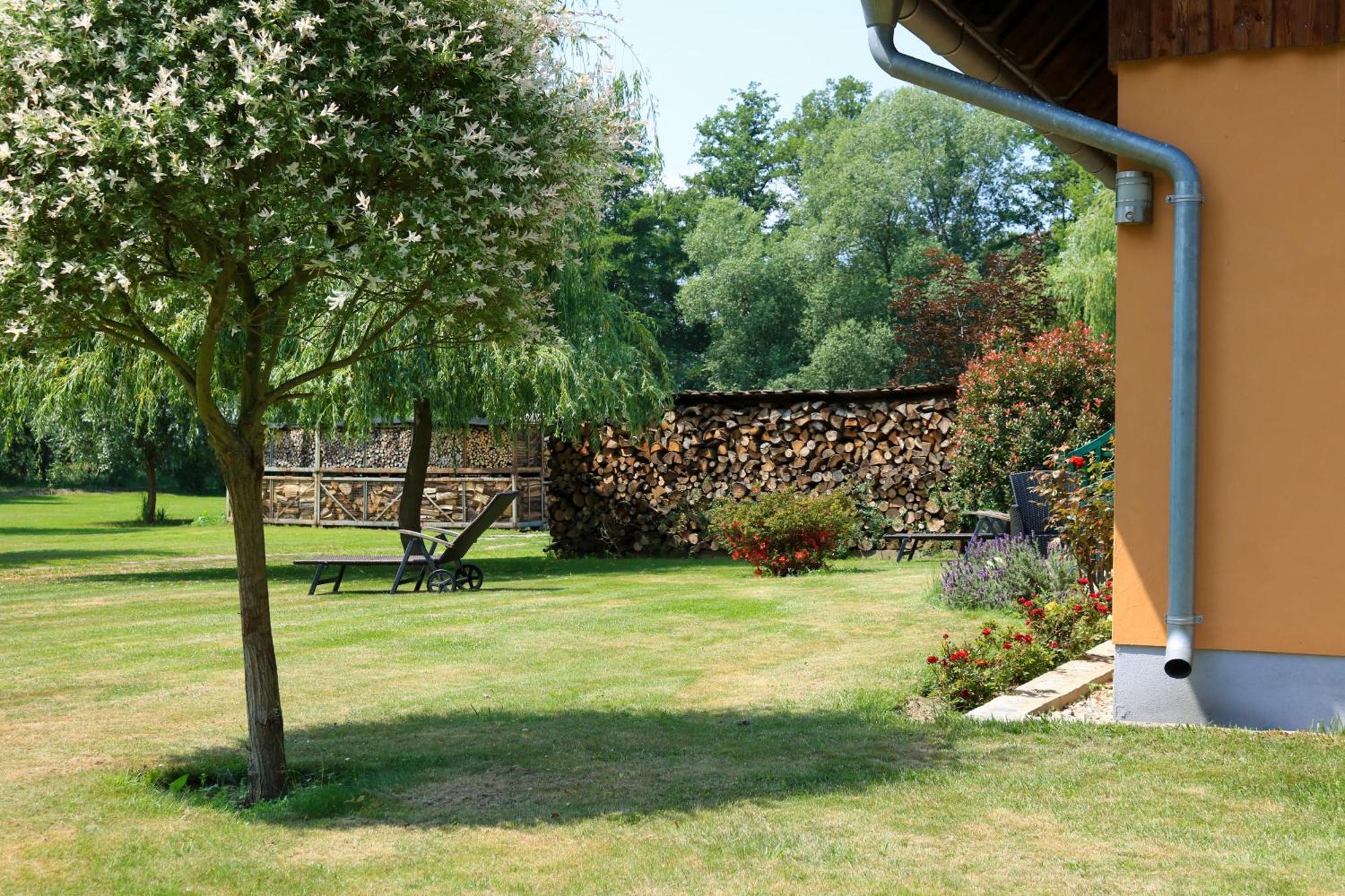 Gasthaus & Pension Am Kurfuerstendamm Burg  Exterior foto